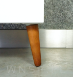 Noga bukowa skośna UNIQ 45 cm z blachą montażową, orzech - 4